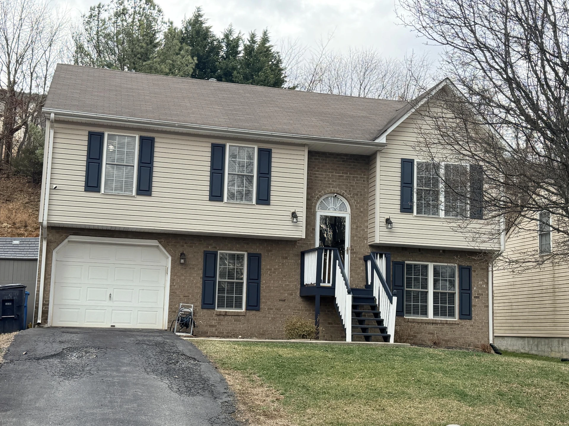 4869 Horseman DR