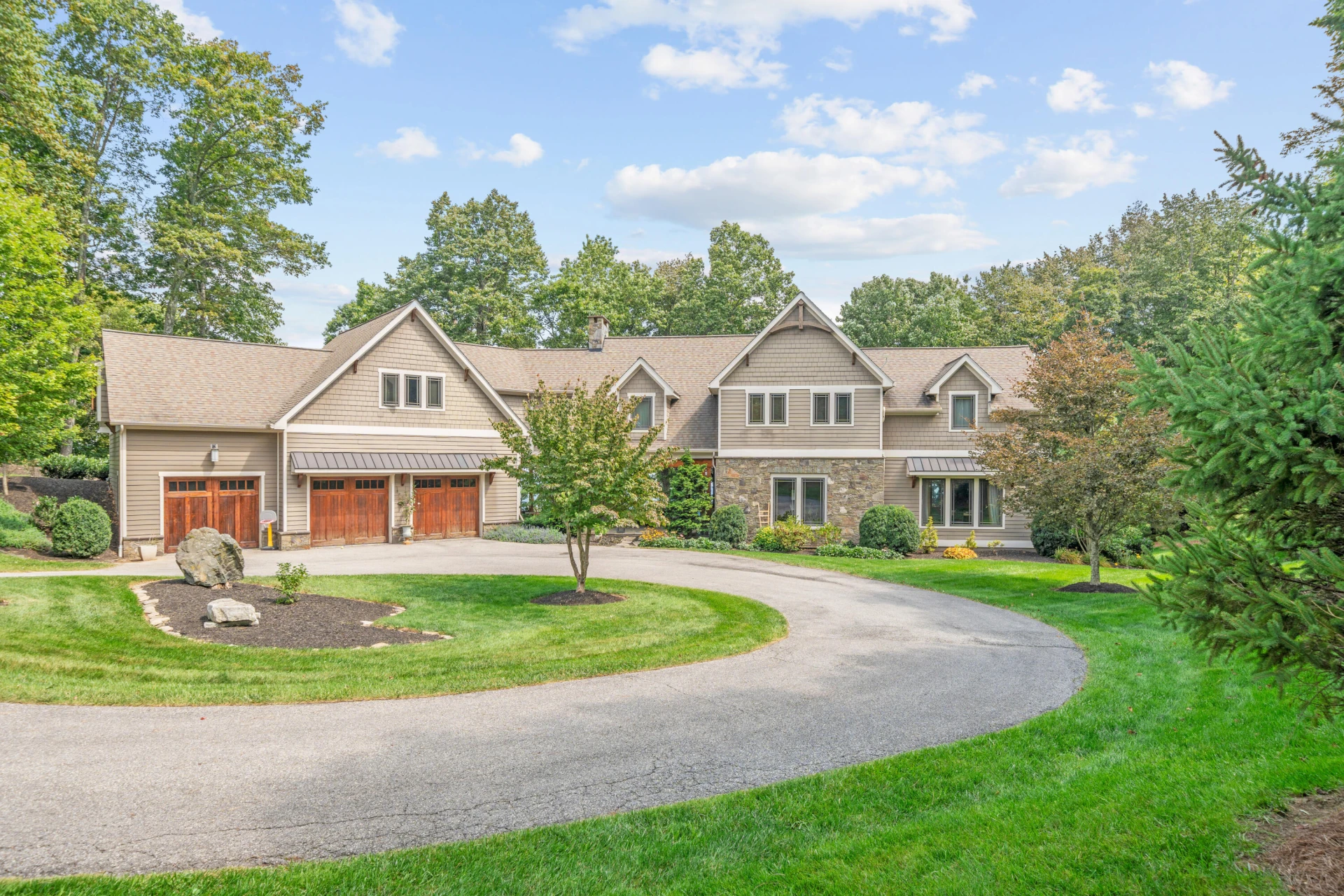 8828 Willett LN