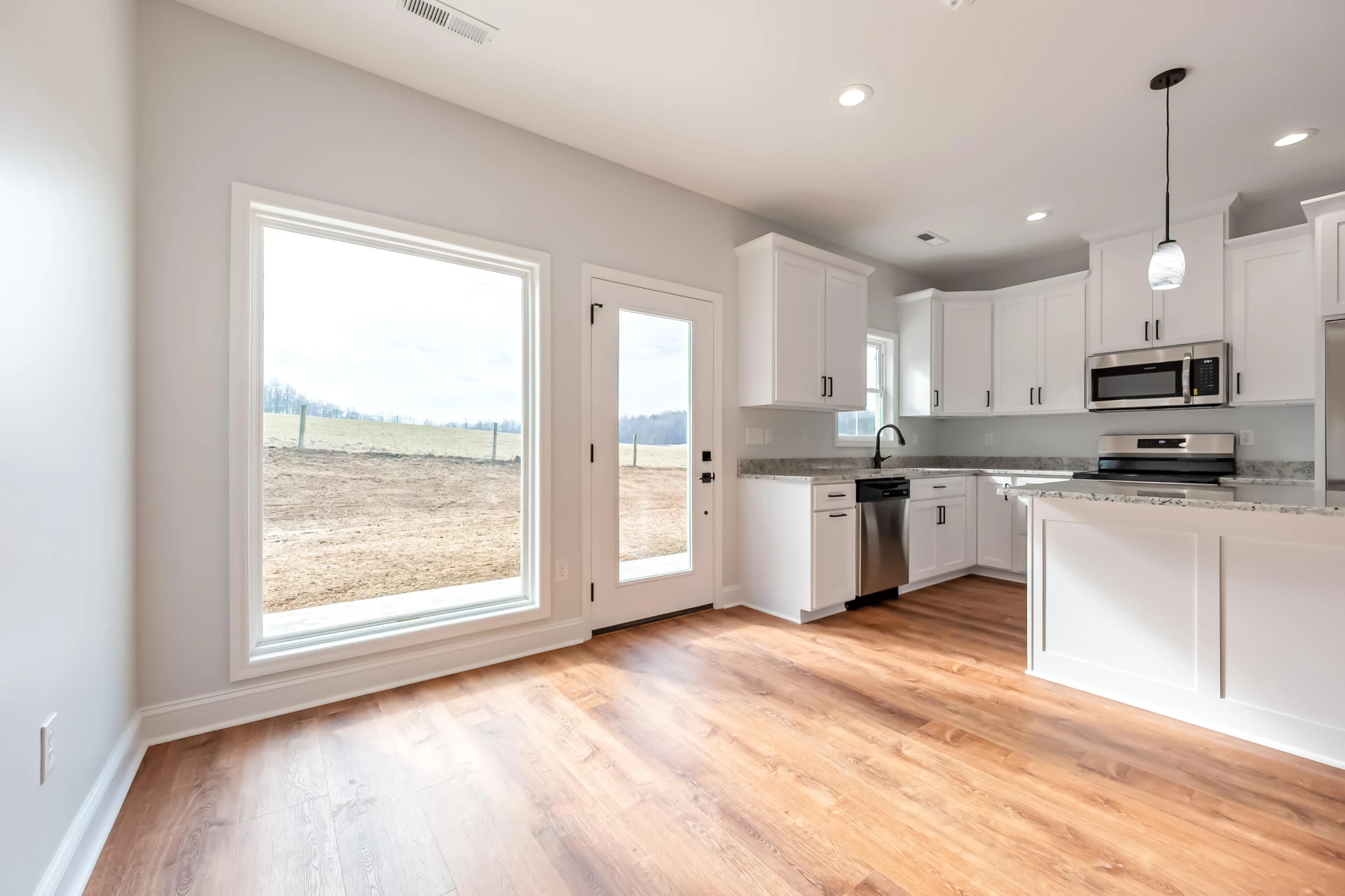 1047 Barberry RD - Photo 12