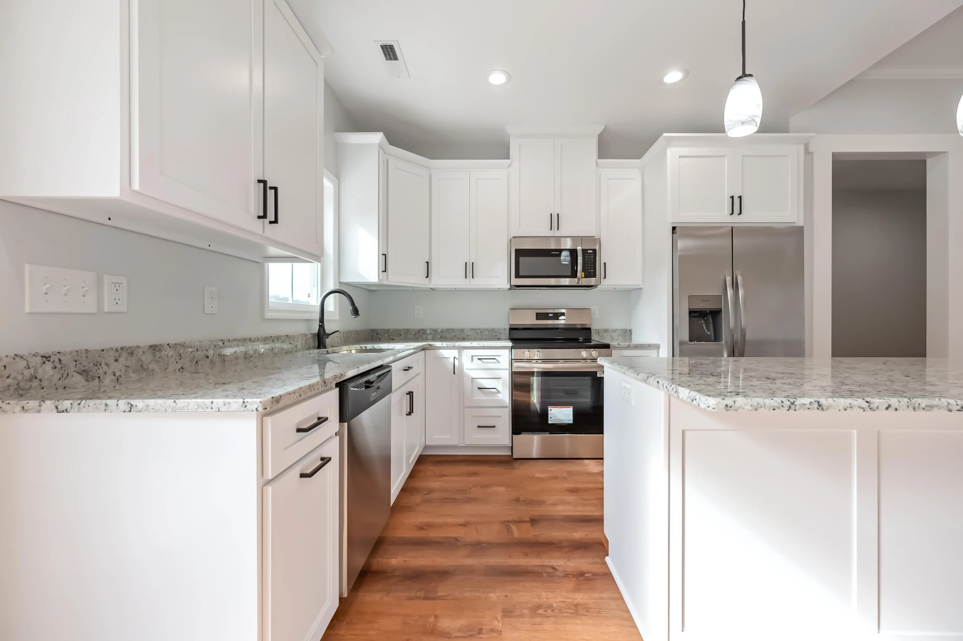 1047 Barberry RD - Photo 14