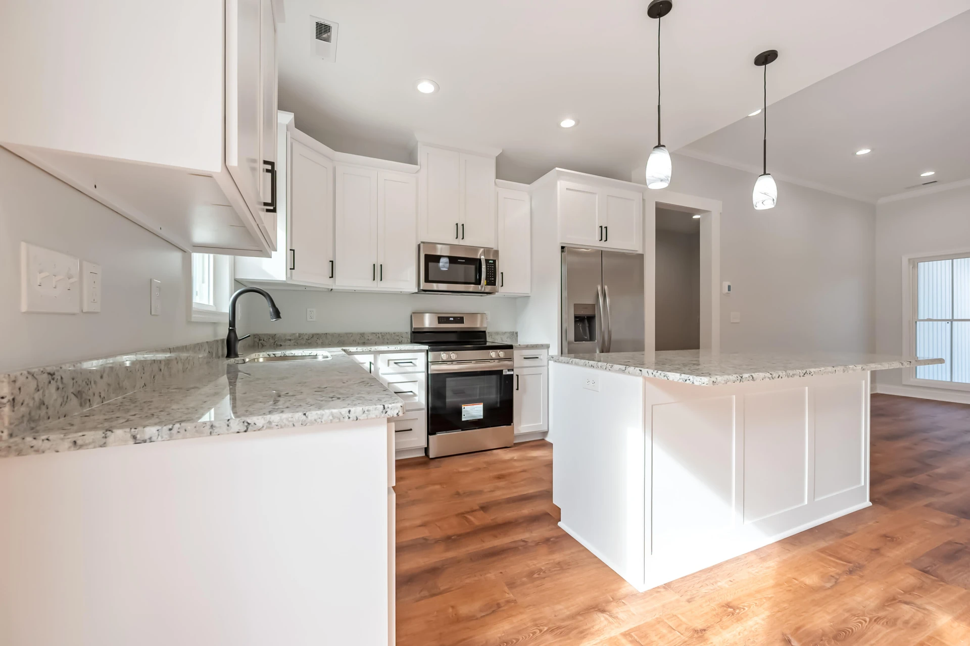 1047 Barberry RD - Photo 15