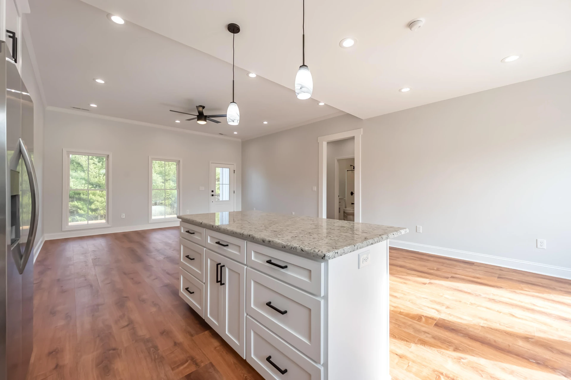 1047 Barberry RD - Photo 18