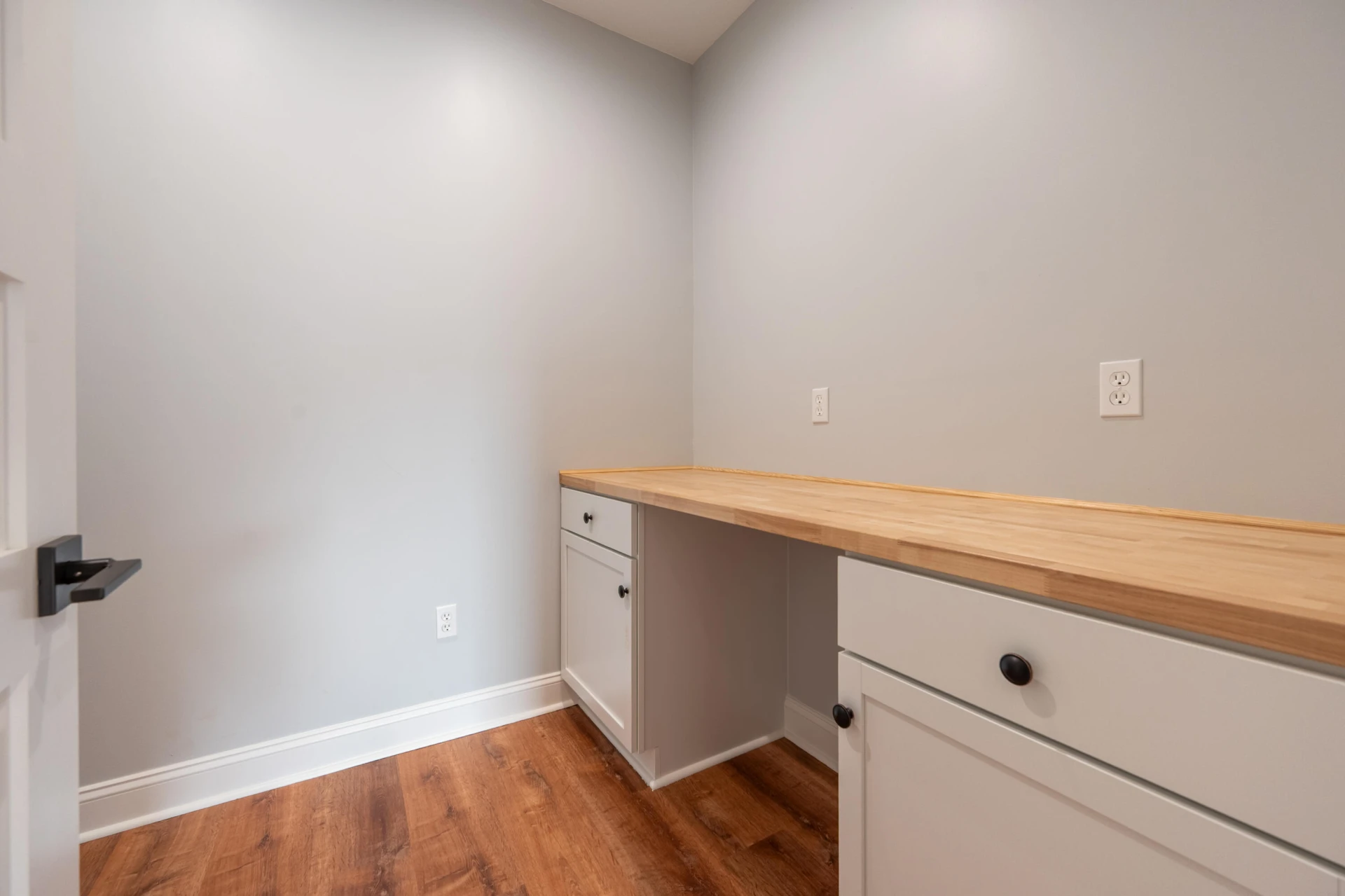 1047 Barberry RD - Photo 27