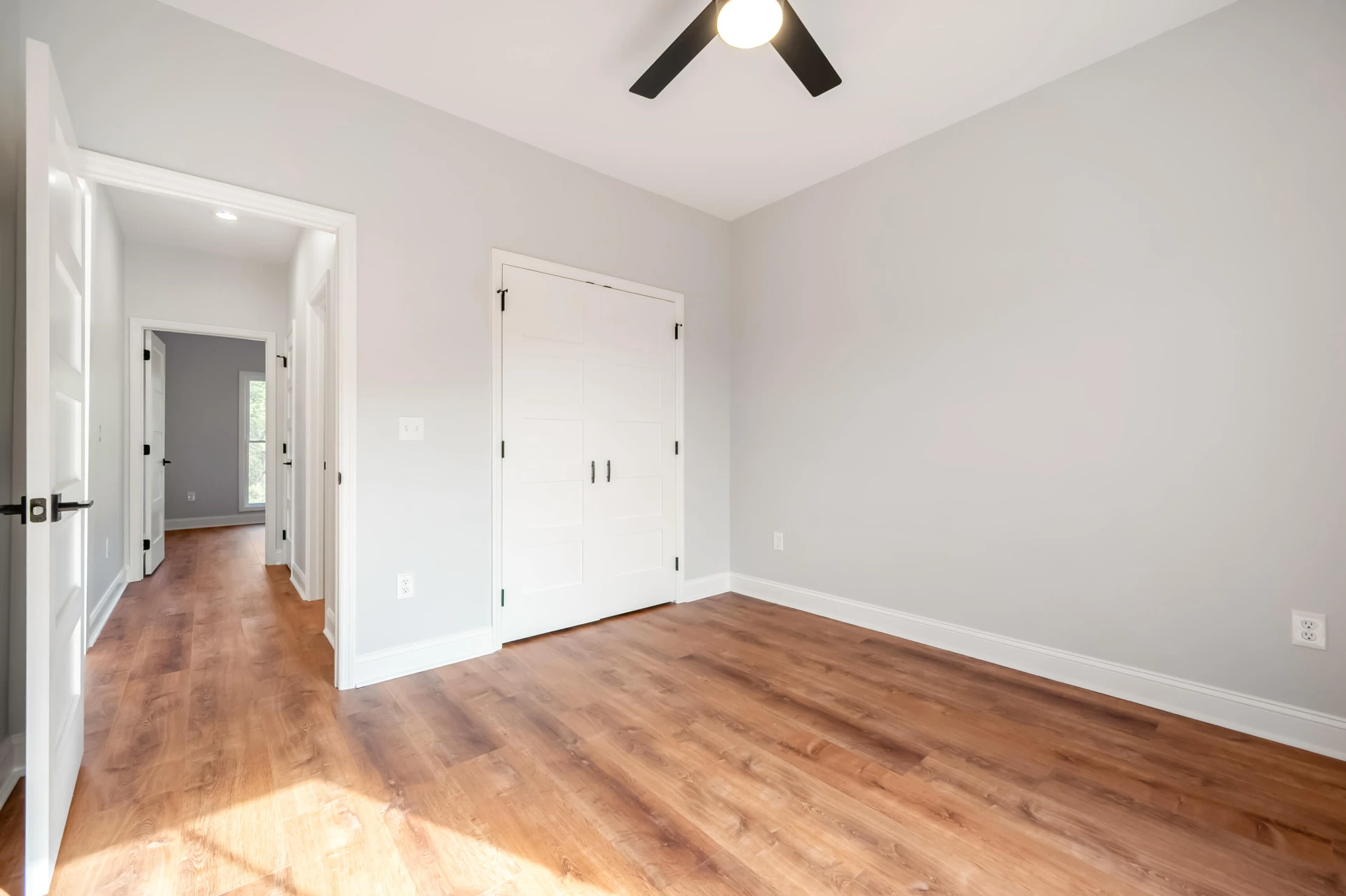 1047 Barberry RD - Photo 32