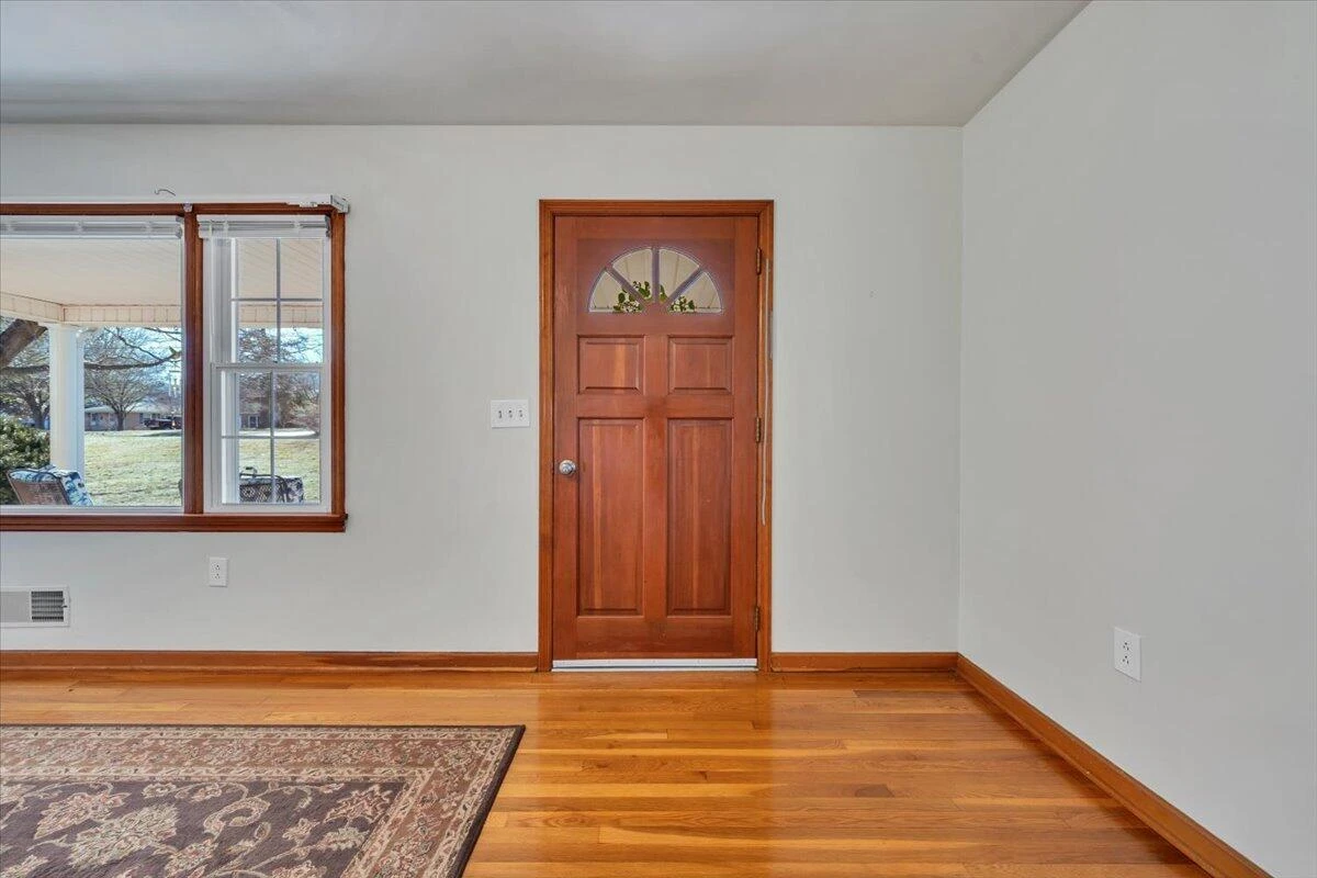 1846 Pineview DR - Photo 5
