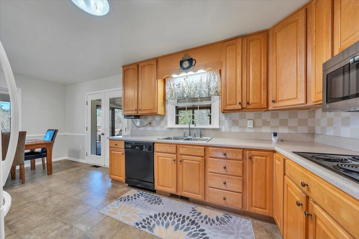 1846 Pineview DR - Photo 9
