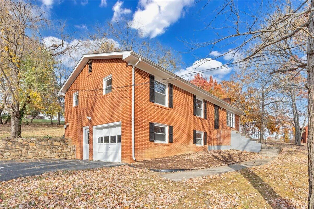 222 Maple DR - Photo 7