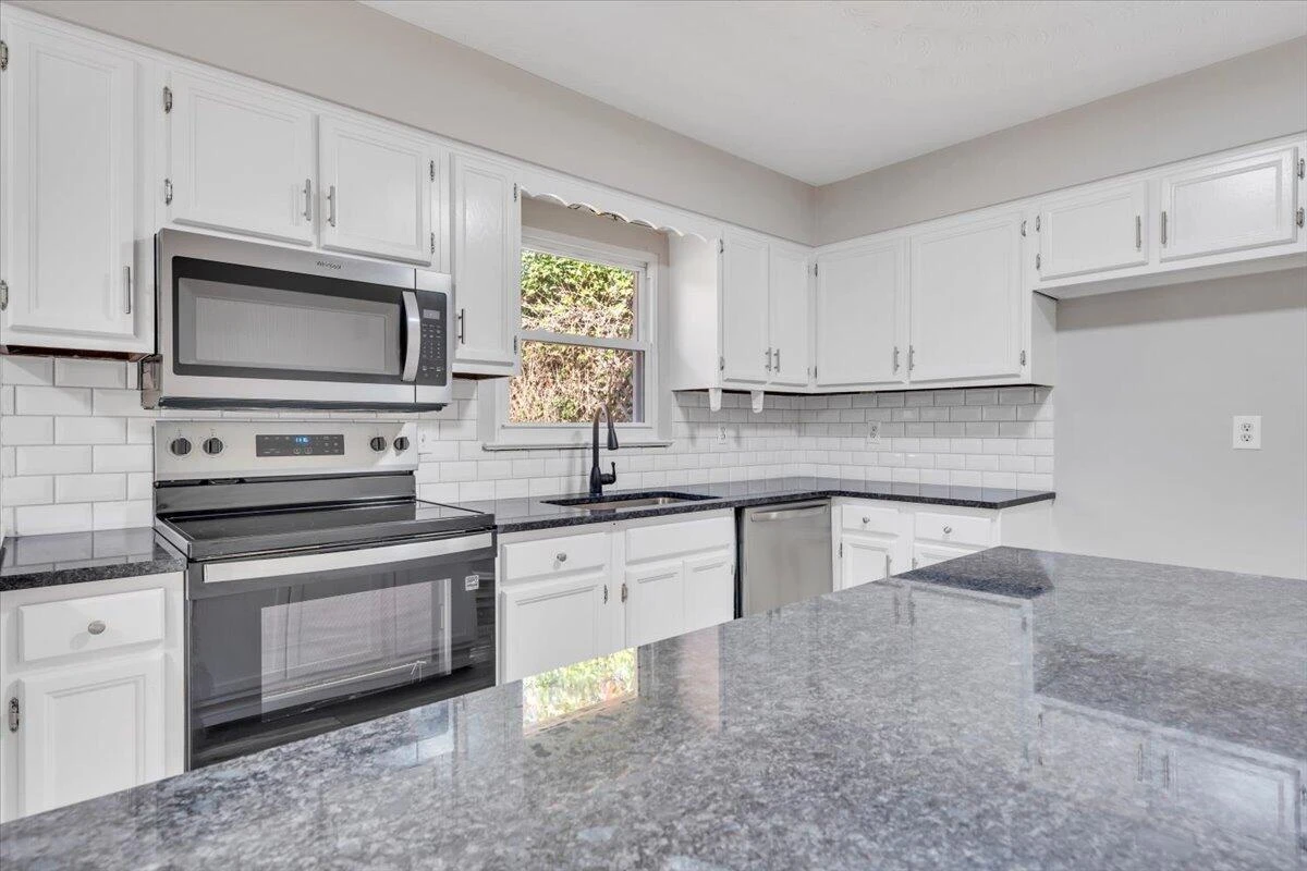 222 Maple DR - Photo 12