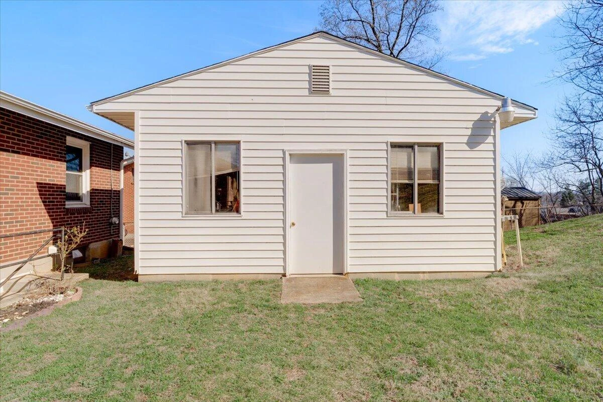 212 Cherryhill RD - Photo 14