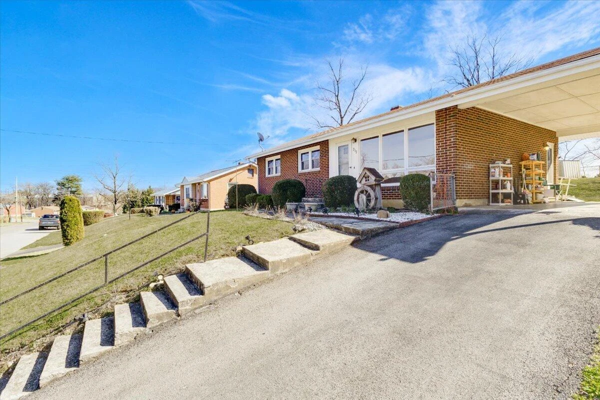 212 Cherryhill RD - Photo 3