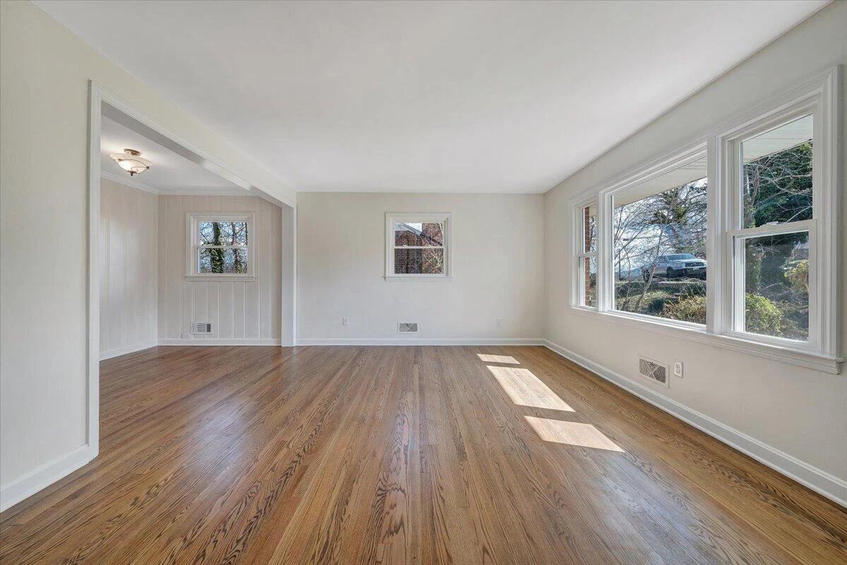 1089 Glenn Ridge RD - Photo 4