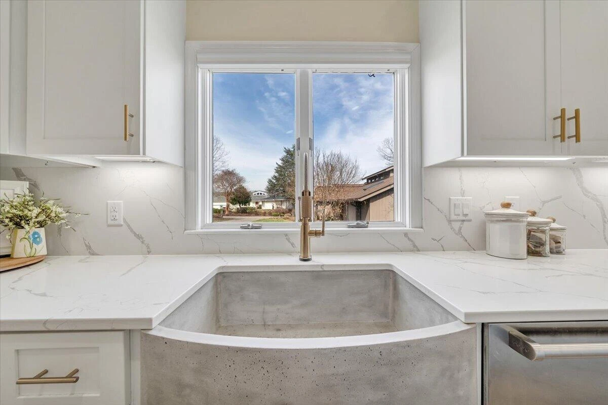 110 Windward DR - Photo 37