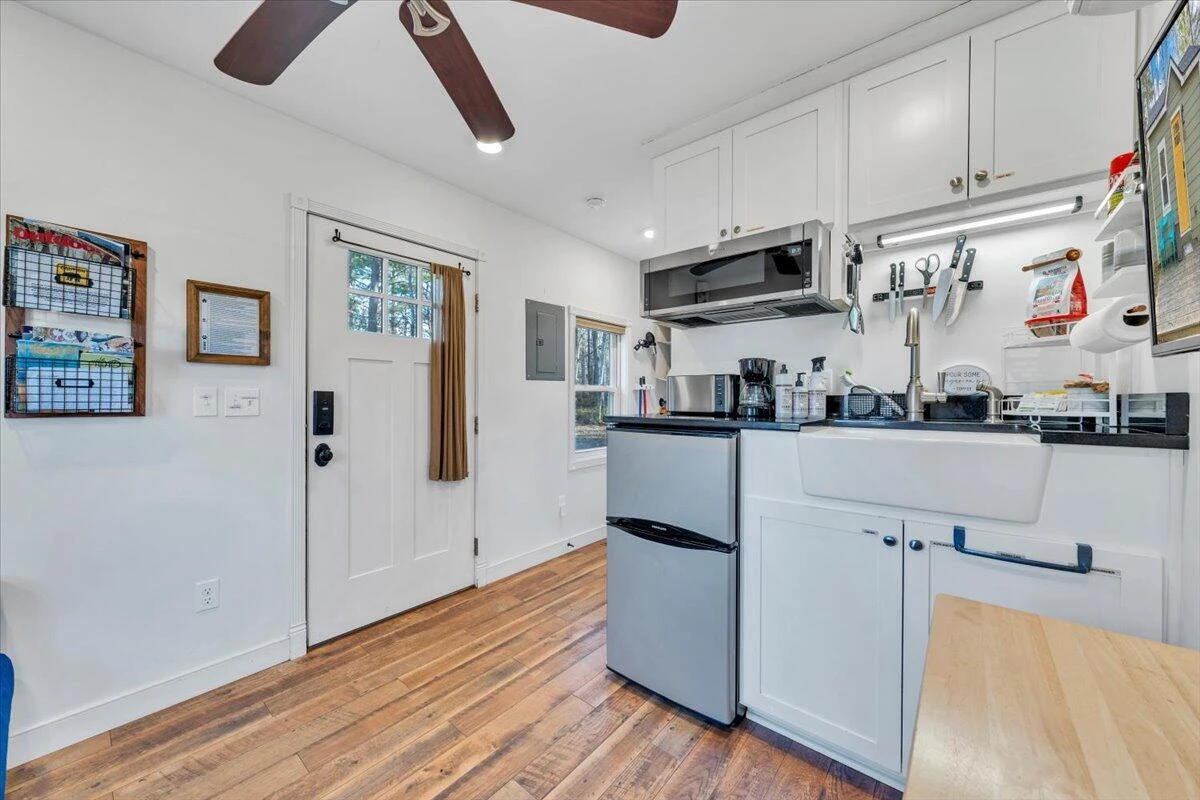 738 Jerry LN - Photo 11