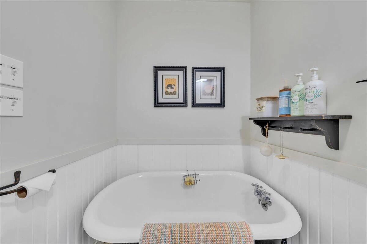 738 Jerry LN - Photo 15
