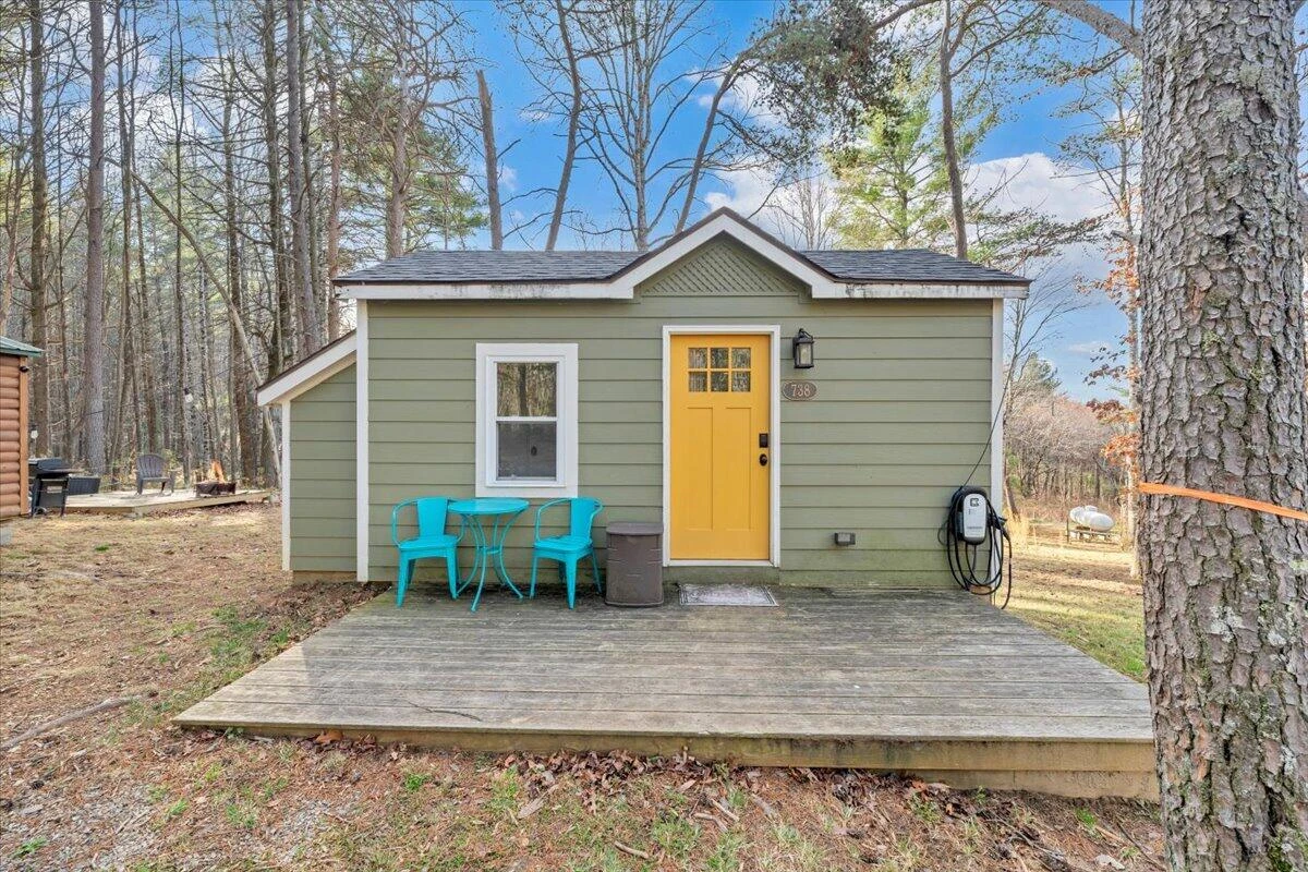 738 Jerry LN - Photo 17
