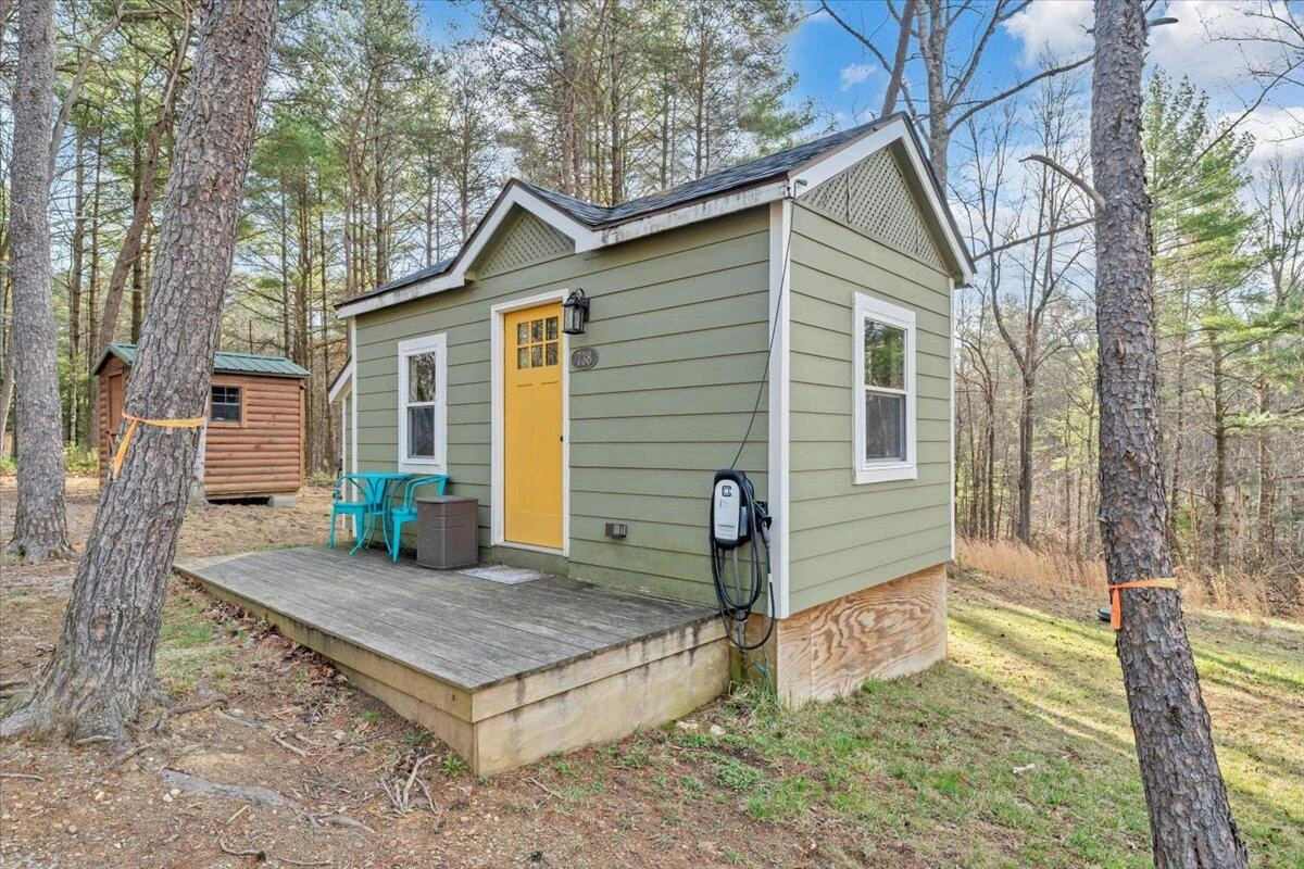 738 Jerry LN - Photo 21