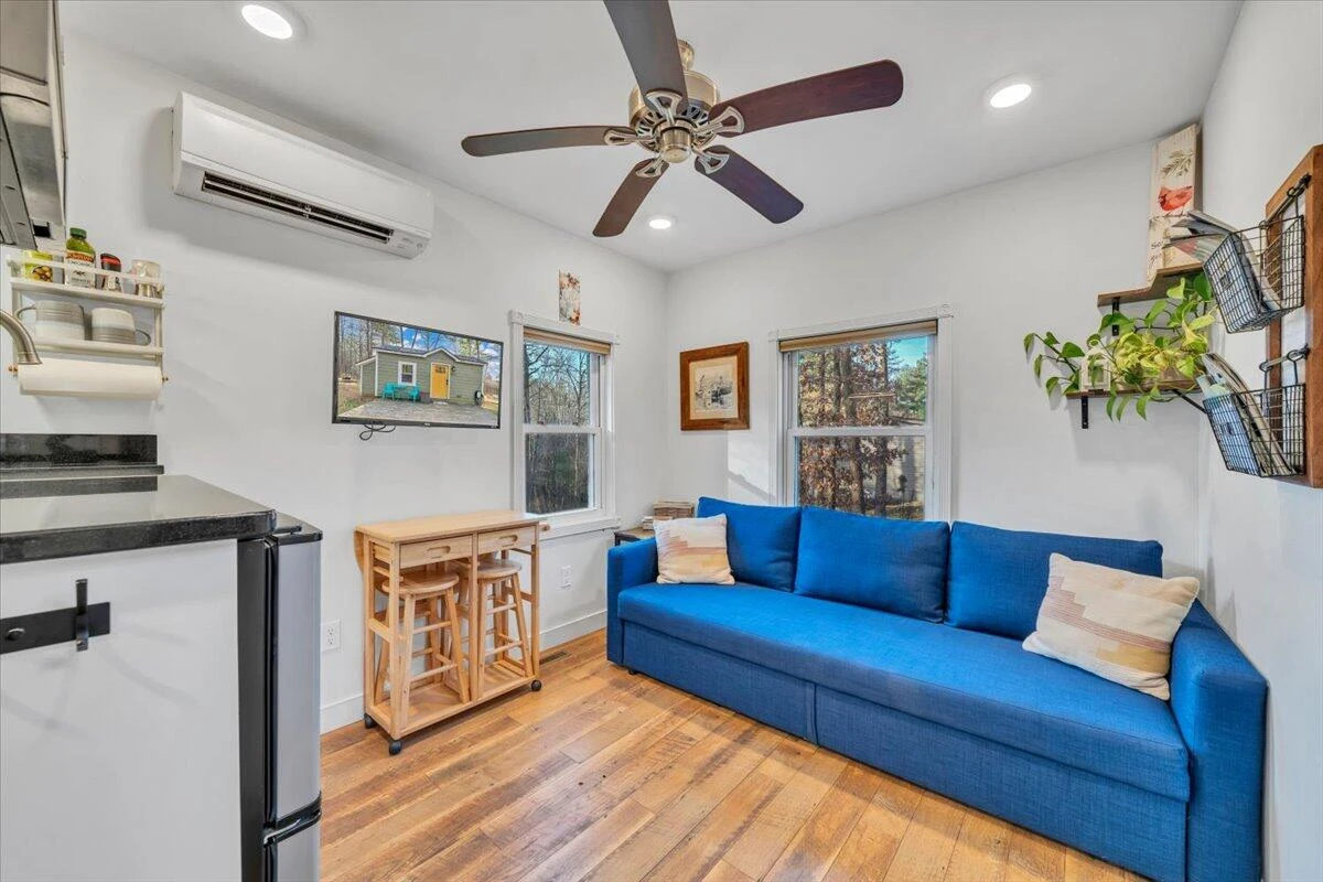 738 Jerry LN - Photo 4