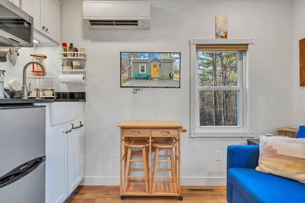 738 Jerry LN - Photo 6