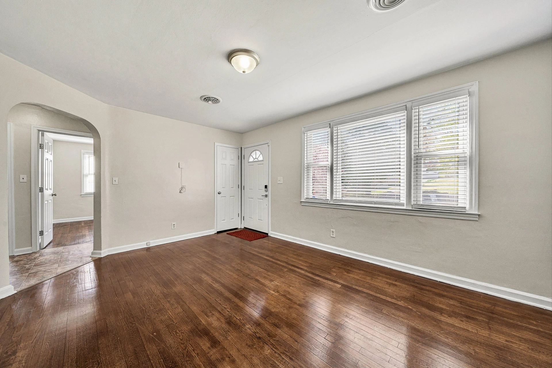 2705 Forest Hill AVE - Photo 4
