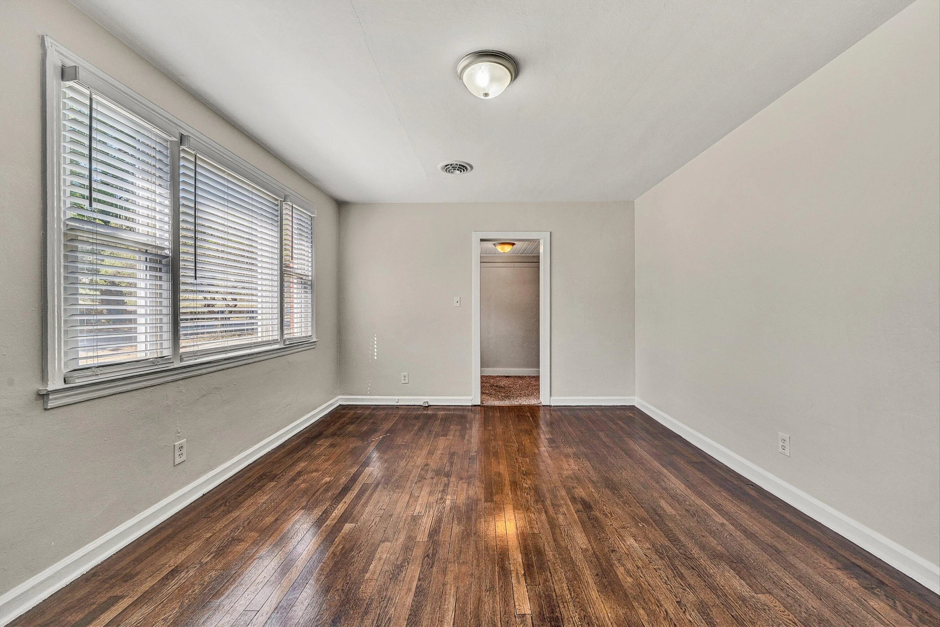 2705 Forest Hill AVE - Photo 6