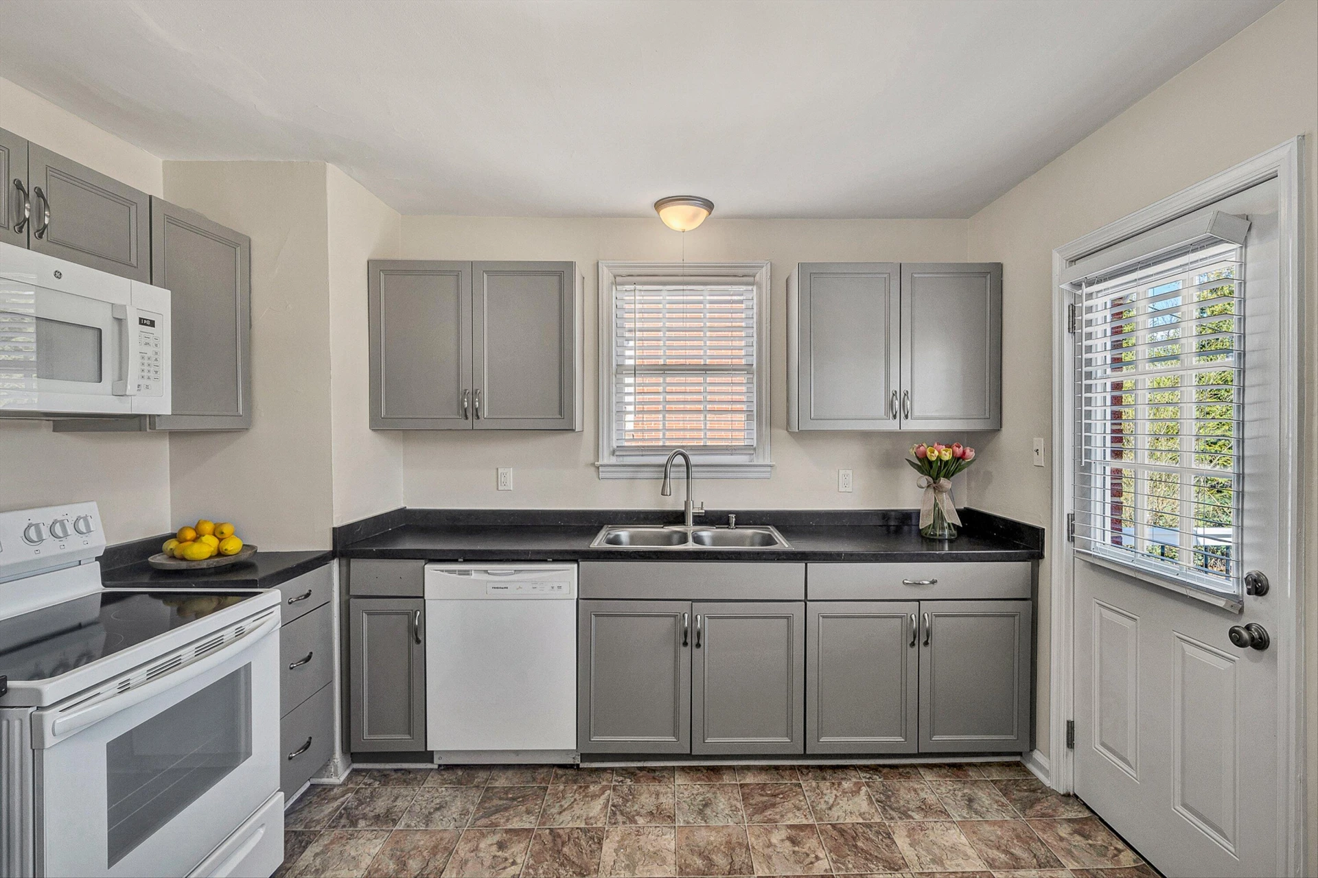 2705 Forest Hill AVE - Photo 10