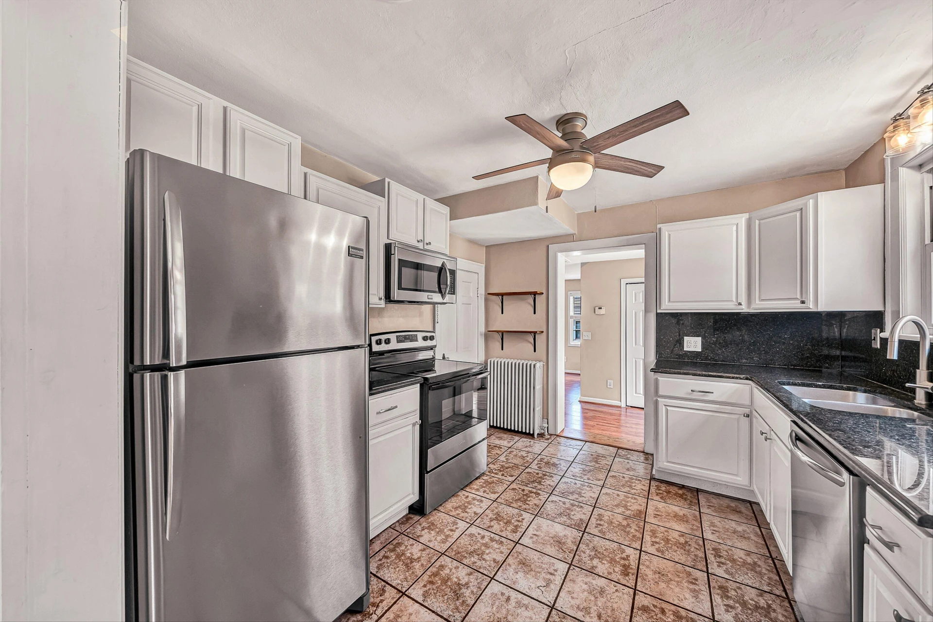 2405 Windsor AVE - Photo 10