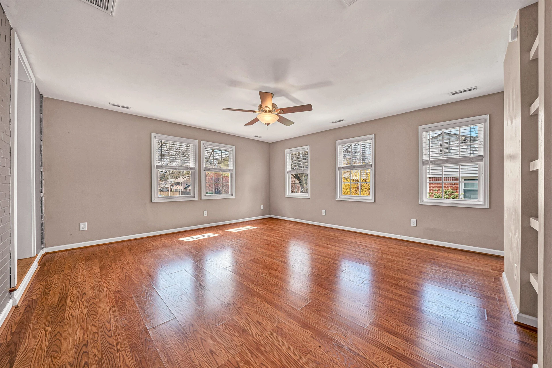 2405 Windsor AVE - Photo 13
