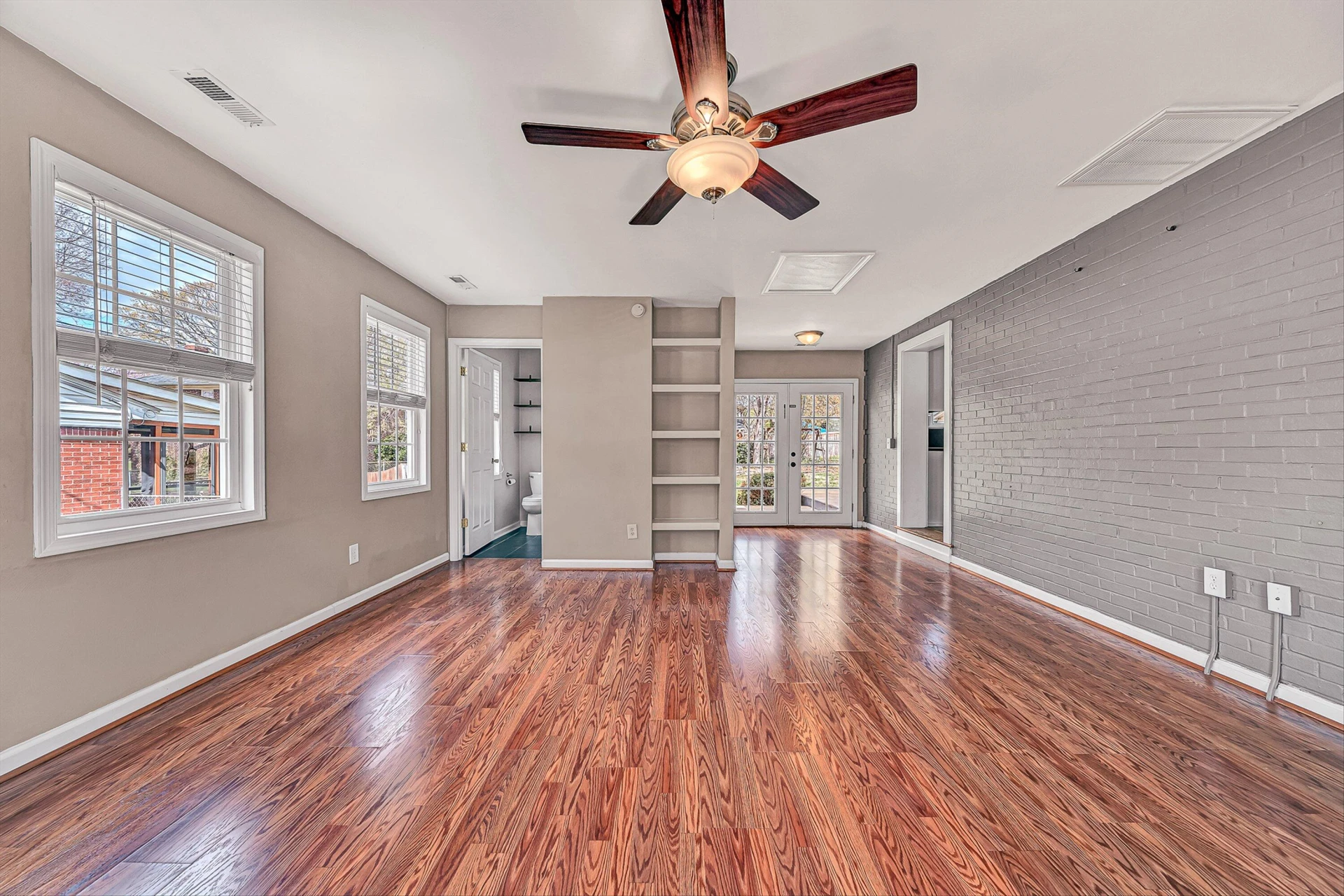 2405 Windsor AVE - Photo 14