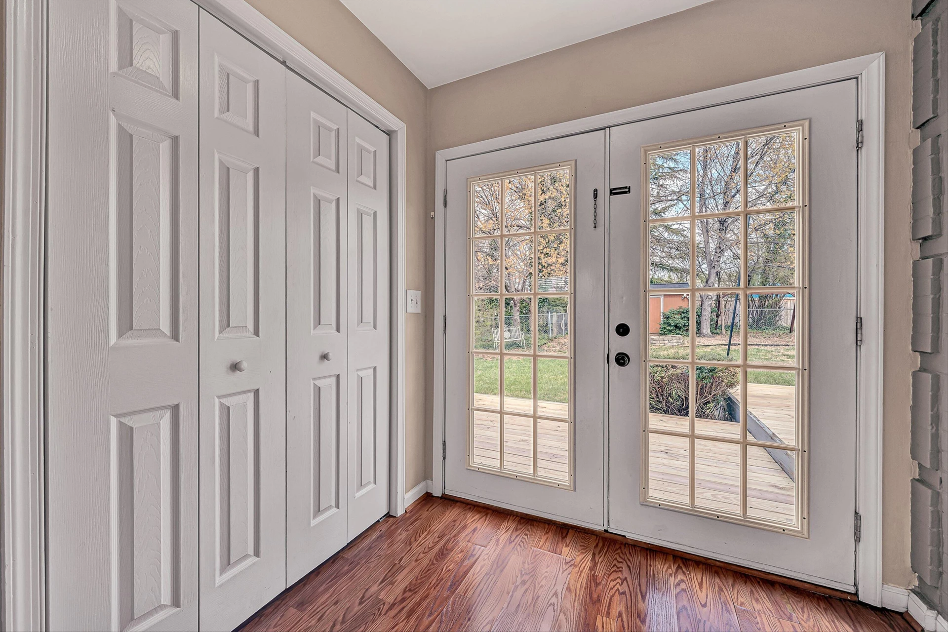 2405 Windsor AVE - Photo 16
