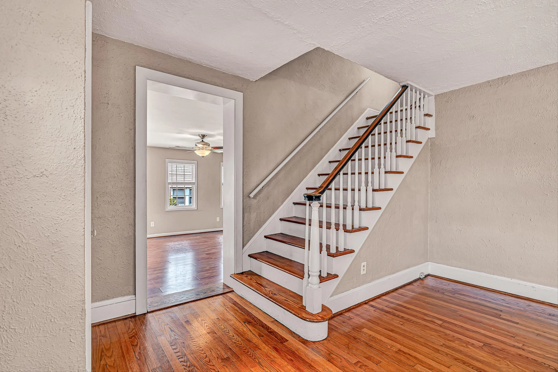 2405 Windsor AVE - Photo 17
