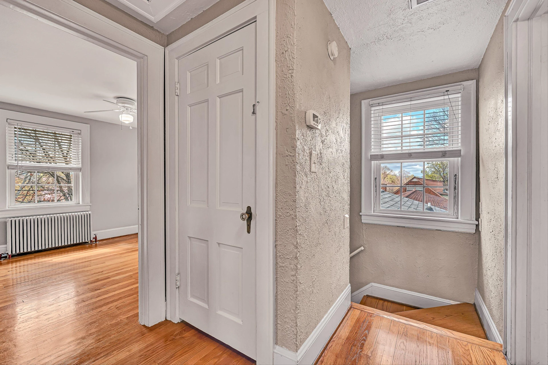 2405 Windsor AVE - Photo 18