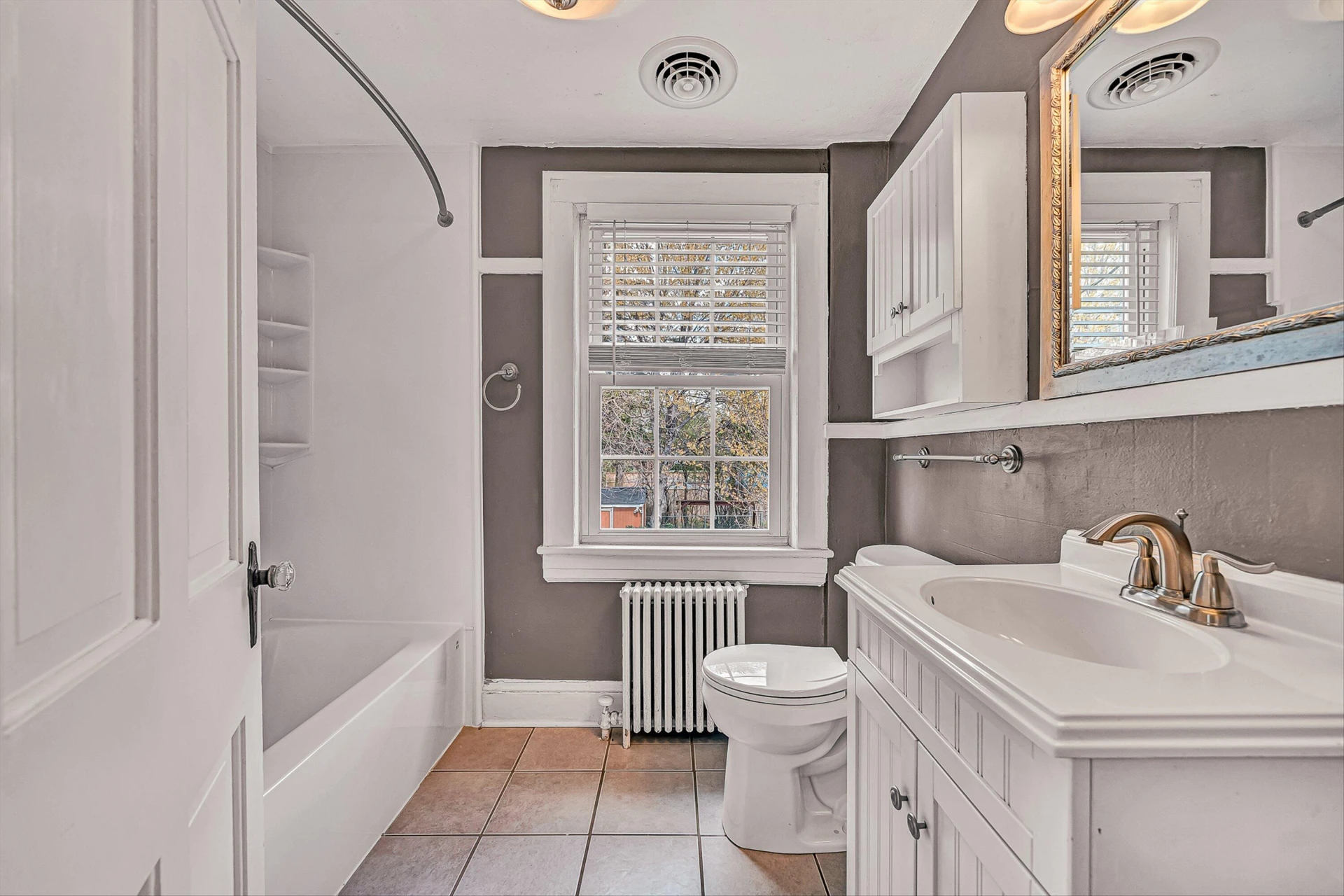 2405 Windsor AVE - Photo 19