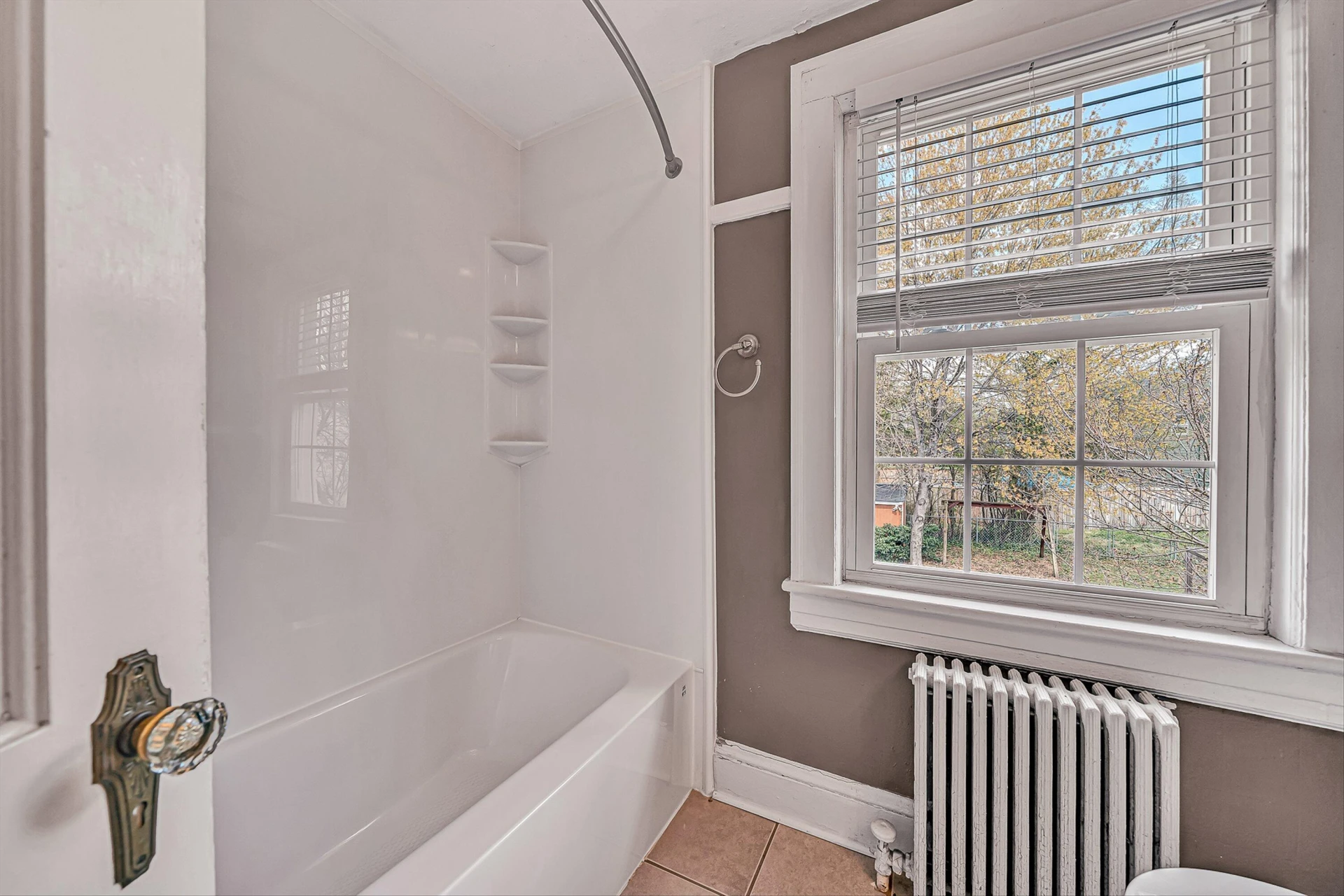 2405 Windsor AVE - Photo 20