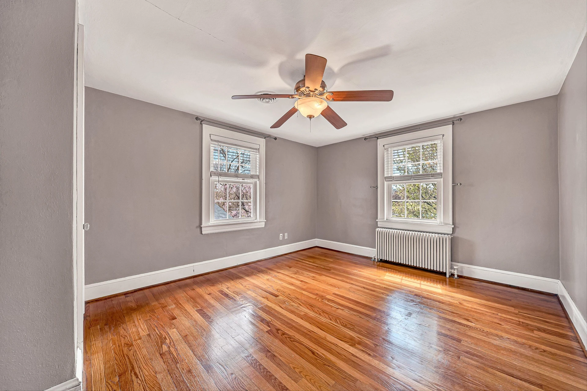 2405 Windsor AVE - Photo 23