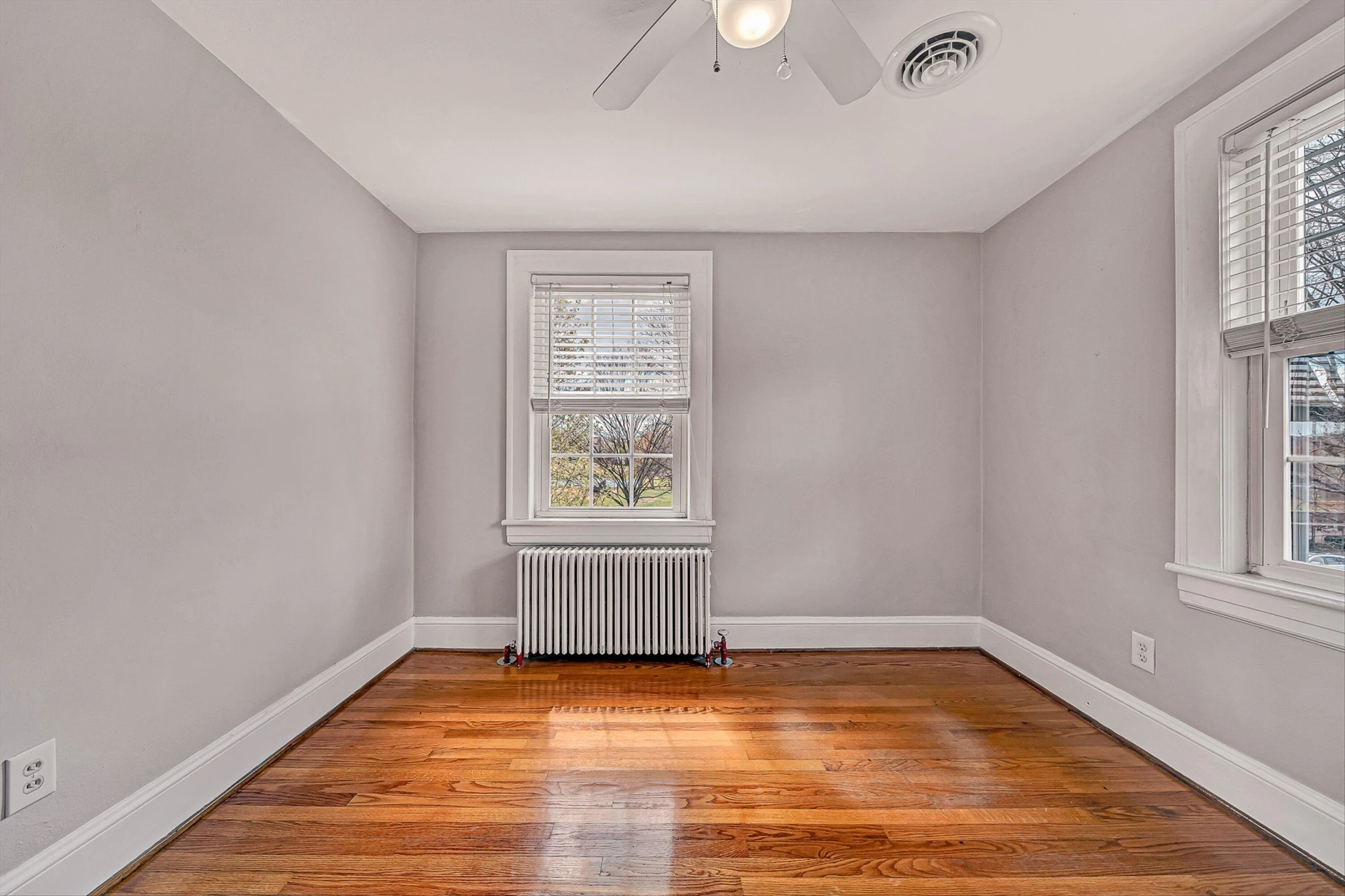 2405 Windsor AVE - Photo 25