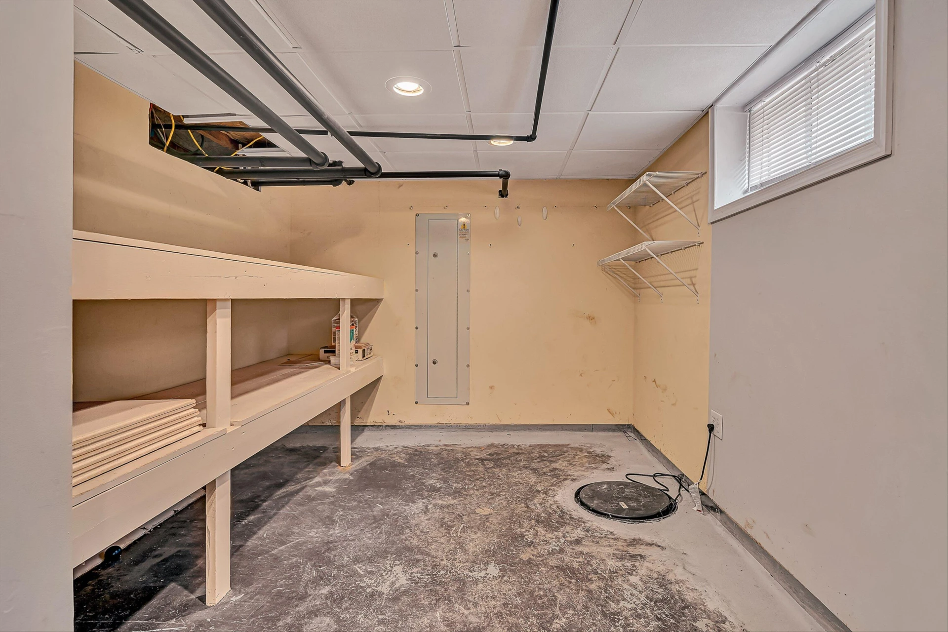 2405 Windsor AVE - Photo 29