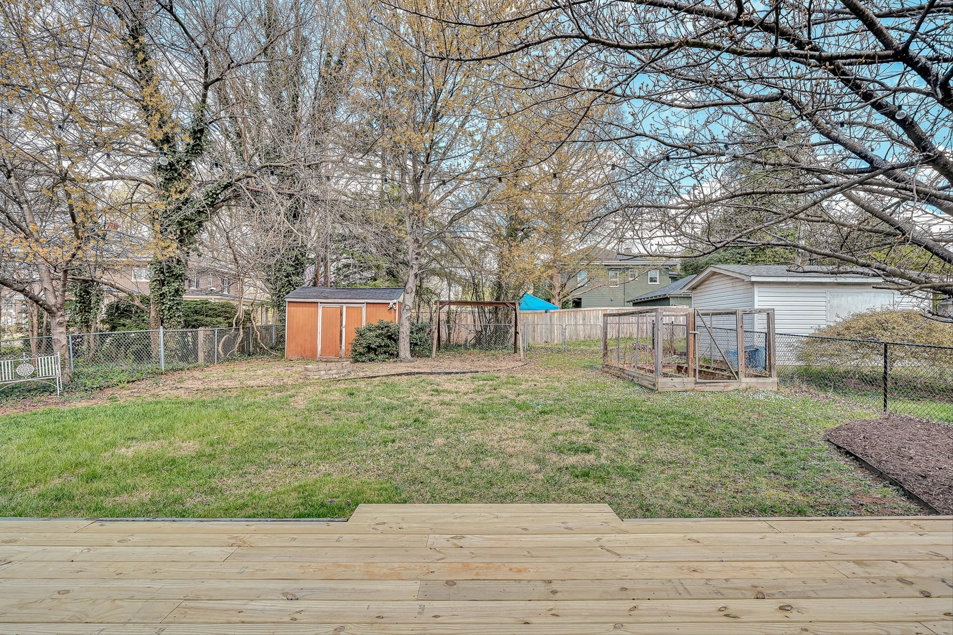 2405 Windsor AVE - Photo 31