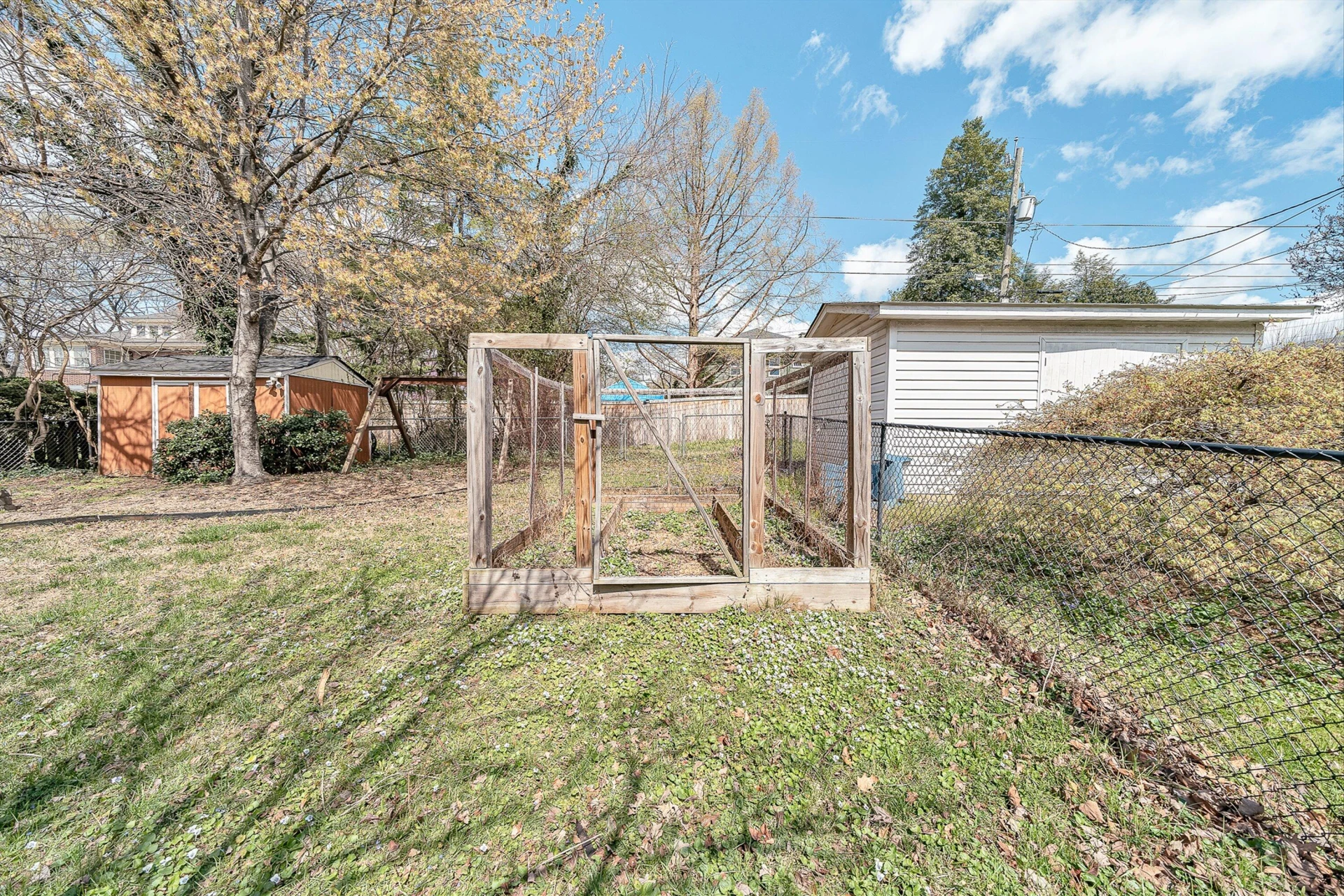 2405 Windsor AVE - Photo 33