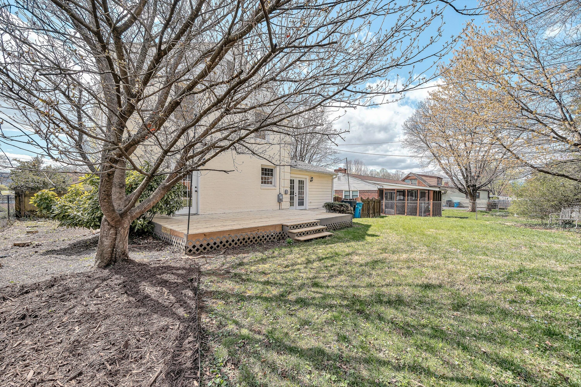 2405 Windsor AVE - Photo 35