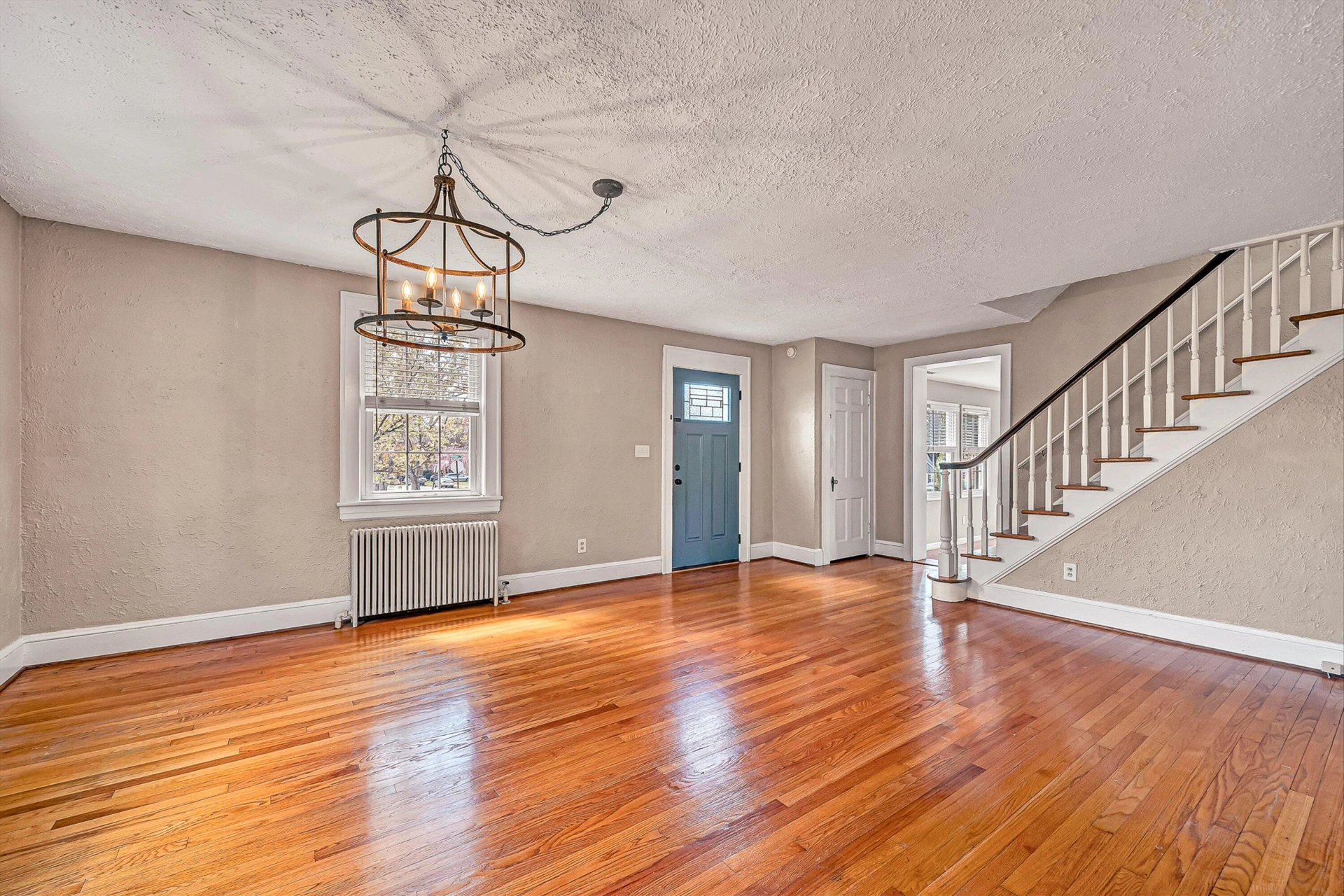 2405 Windsor AVE - Photo 4