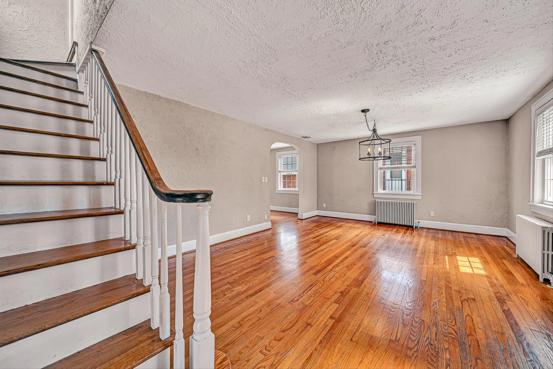 2405 Windsor AVE - Photo 5