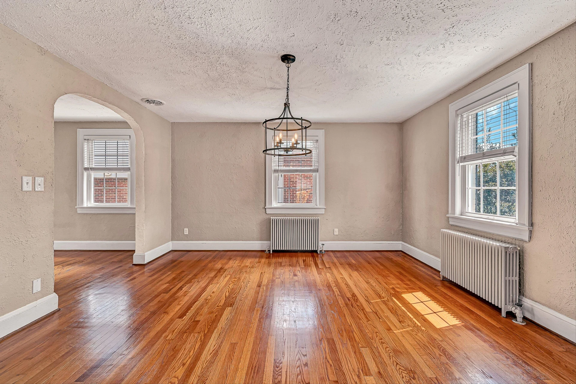 2405 Windsor AVE - Photo 6