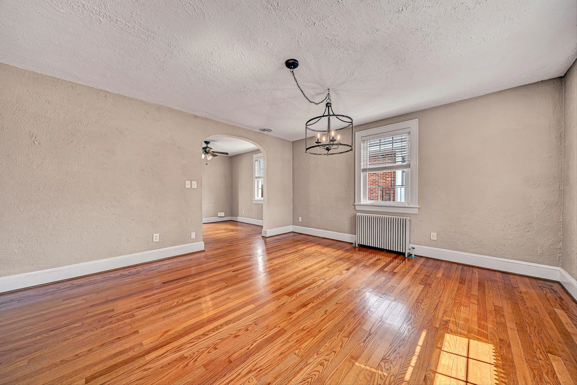 2405 Windsor AVE - Photo 7