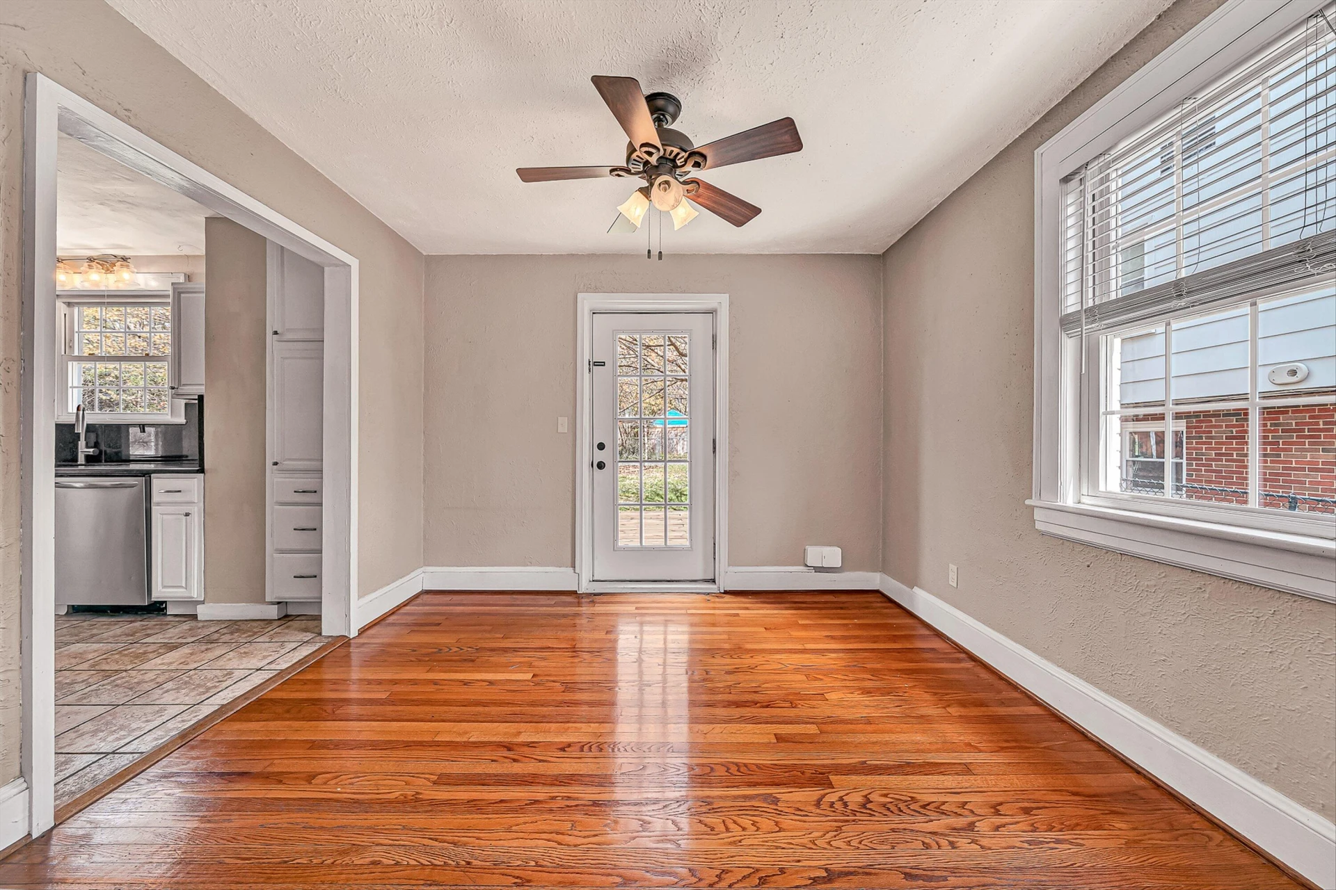 2405 Windsor AVE - Photo 8
