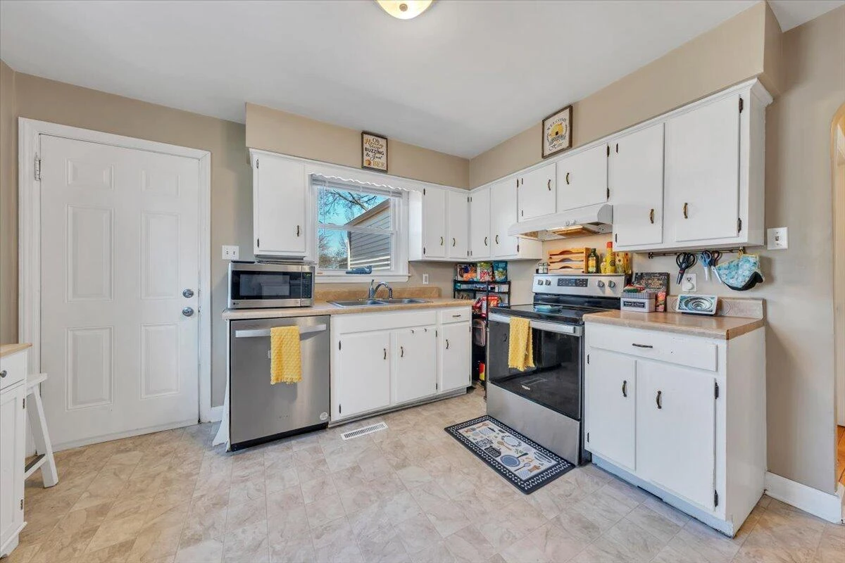 2407 Denniston AVE - Photo 10