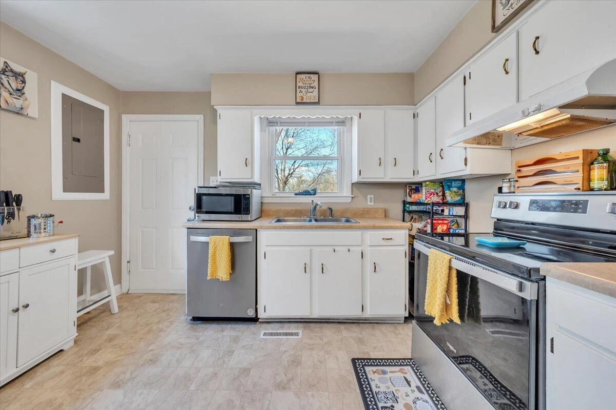 2407 Denniston AVE - Photo 9