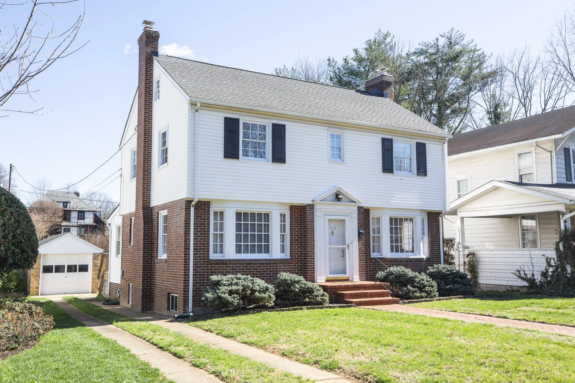 1818 Arlington RD - Photo 2
