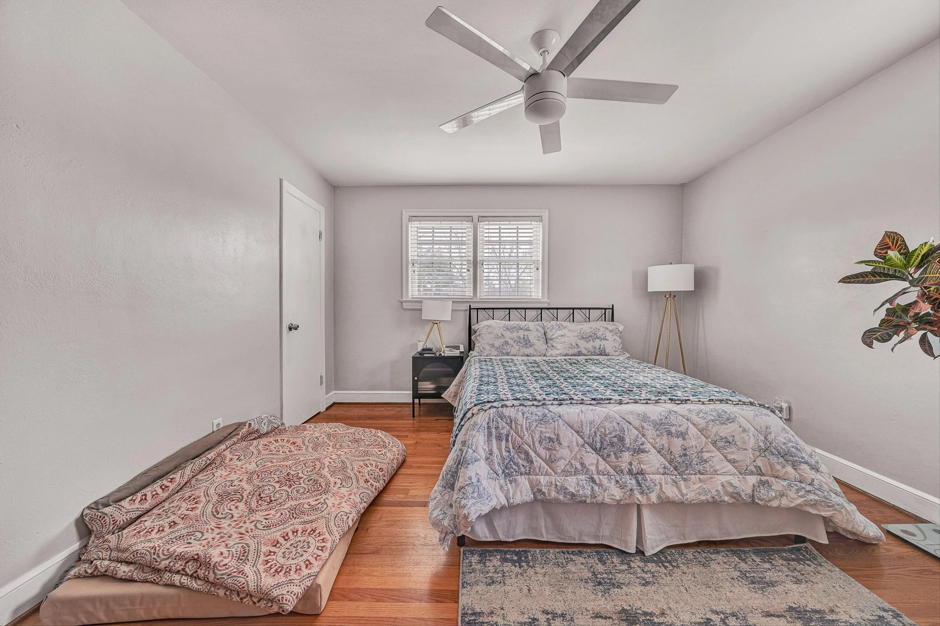 2726 Thorndale ST - Photo 15