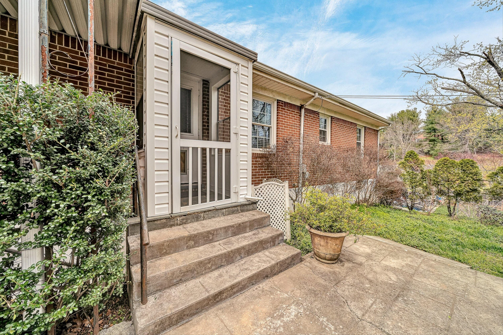 2726 Thorndale ST - Photo 29