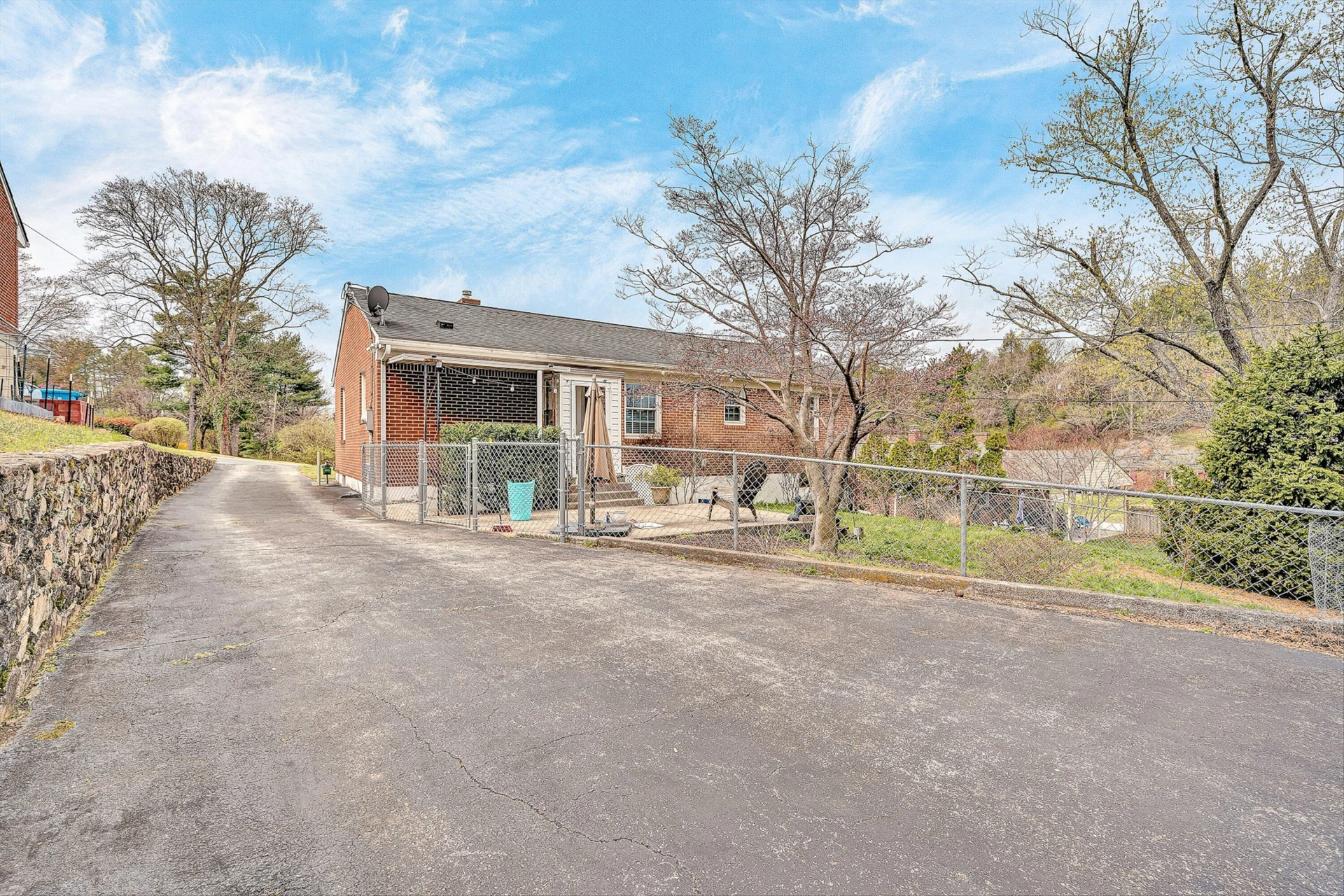 2726 Thorndale ST - Photo 32